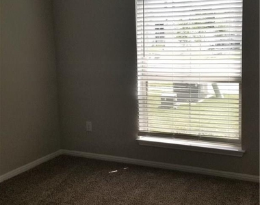 908 Kingston Pl - Photo Thumbnail 11