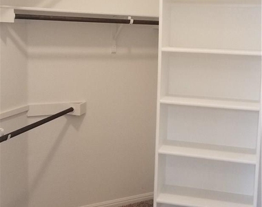 908 Kingston Pl - Photo Thumbnail 17