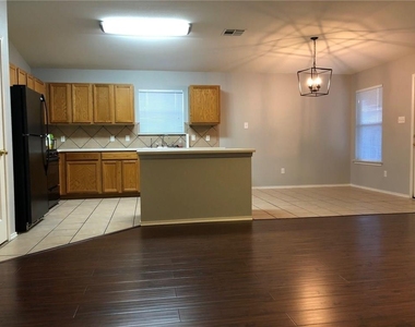 144 Star Of Texas Dr - Photo Thumbnail 2