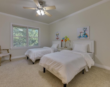 813 Moonlight Bay Dr - Photo Thumbnail 23