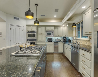 813 Moonlight Bay Dr - Photo Thumbnail 4