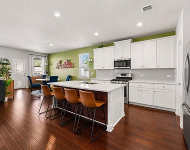 5809 Lehman Way - Photo Thumbnail 7
