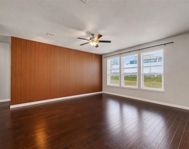 5809 Lehman Way - Photo Thumbnail 5