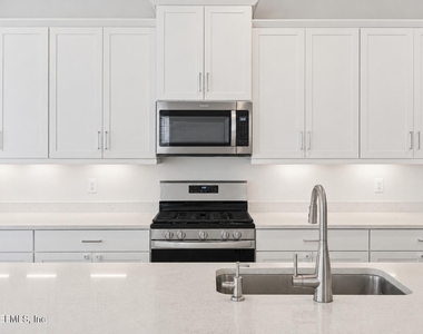 80 Walnut Glen Court - Photo Thumbnail 3
