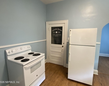 2316 Gilmore Street - Photo Thumbnail 3