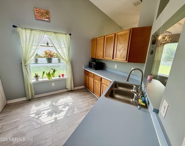 336 S Shamrock Avenue S - Photo Thumbnail 2
