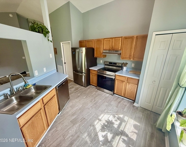 336 S Shamrock Avenue S - Photo Thumbnail 3