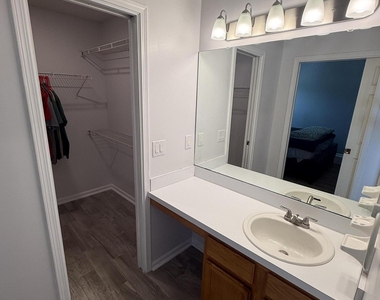 336 S Shamrock Avenue S - Photo Thumbnail 9