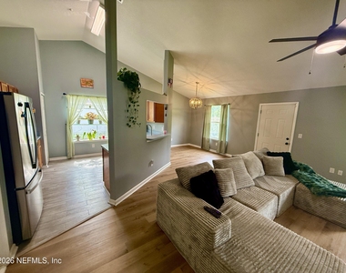 336 S Shamrock Avenue S - Photo Thumbnail 4