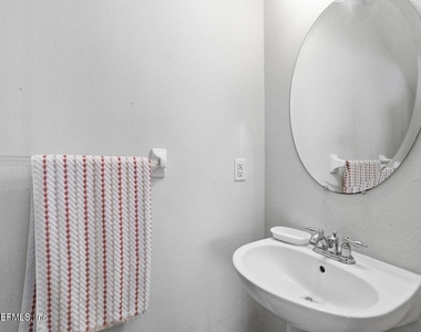 4008 Lionheart Drive - Photo Thumbnail 12