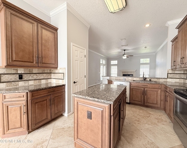11411 Kingsley Manor Way - Photo Thumbnail 12