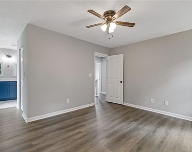 1111 Pin Oak Drive - Photo Thumbnail 21