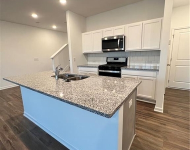 6075 Handley Drive - Photo Thumbnail 7