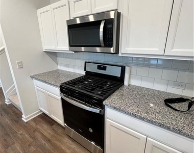 6075 Handley Drive - Photo Thumbnail 4