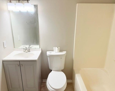 585 Mcwilliams Road Se - Photo Thumbnail 3