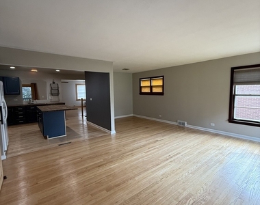 479 N Elm Avenue - Photo Thumbnail 2
