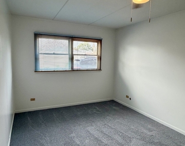 4420 W 111th Street - Photo Thumbnail 4