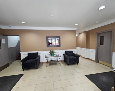 2250 N Lincoln Avenue - Photo Thumbnail 2