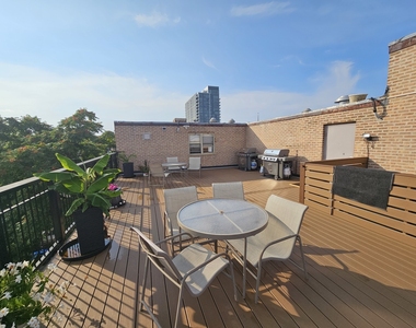 2250 N Lincoln Avenue - Photo Thumbnail 5
