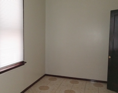 4354 S California Avenue - Photo Thumbnail 2