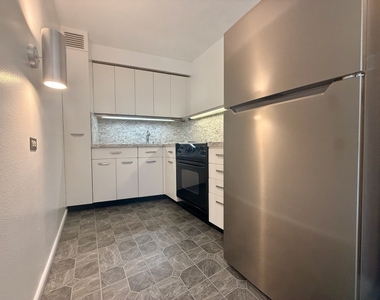 300 N State Street - Photo Thumbnail 3