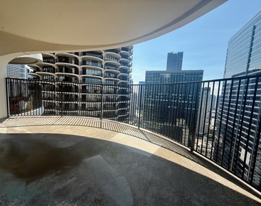 300 N State Street - Photo Thumbnail 7