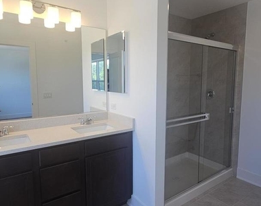 6431 Main Street - Photo Thumbnail 4