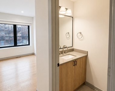 1337 W Estes Avenue - Photo Thumbnail 10