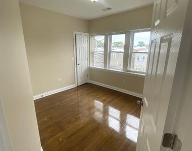 7743 S East End Avenue - Photo Thumbnail 5