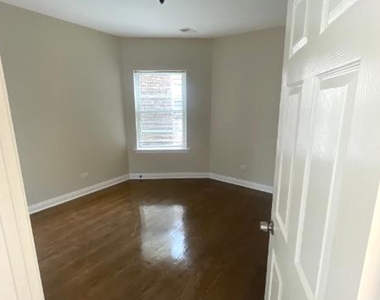 7743 S East End Avenue - Photo Thumbnail 6
