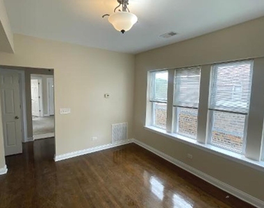 7743 S East End Avenue - Photo Thumbnail 3