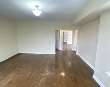 7743 S East End Avenue - Photo Thumbnail 2