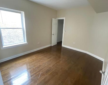 7743 S East End Avenue - Photo Thumbnail 7
