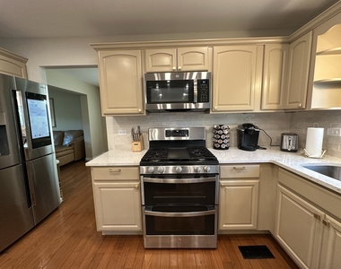 19211 Brompton Court - Photo Thumbnail 13