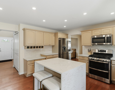 19211 Brompton Court - Photo Thumbnail 10