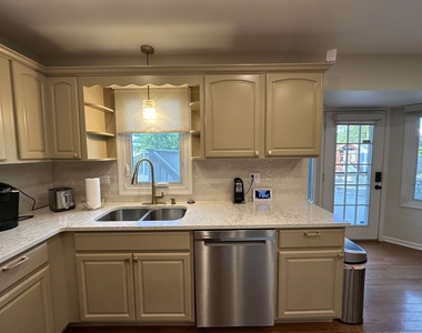19211 Brompton Court - Photo Thumbnail 11