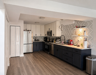 900 Ashley Court - Photo Thumbnail 6