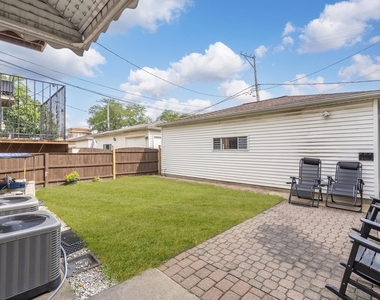 4101 N Dickinson Avenue - Photo Thumbnail 11