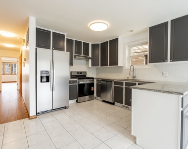 4101 N Dickinson Avenue - Photo Thumbnail 3