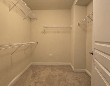 101 Pointe Drive - Photo Thumbnail 9