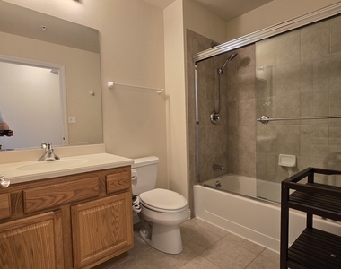 101 Pointe Drive - Photo Thumbnail 13