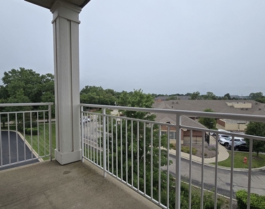 101 Pointe Drive - Photo Thumbnail 6