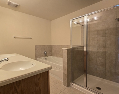 101 Pointe Drive - Photo Thumbnail 10