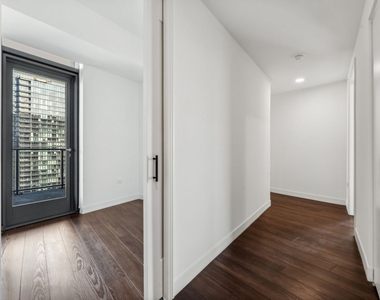 350 N Canal Street - Photo Thumbnail 5