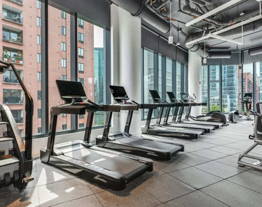 350 N Canal Street - Photo Thumbnail 15