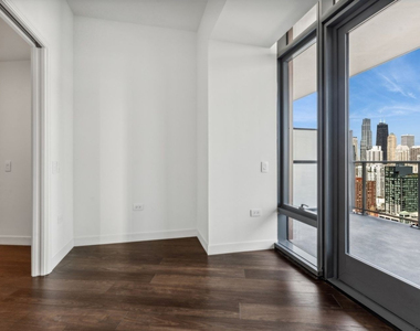 350 N Canal Street - Photo Thumbnail 8