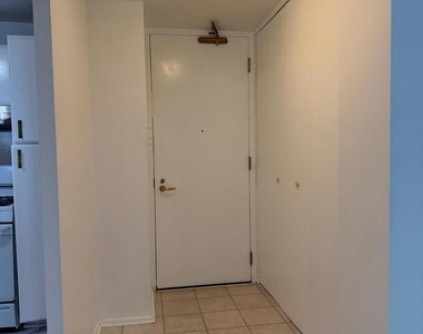 400 E Randolph Street - Photo Thumbnail 4