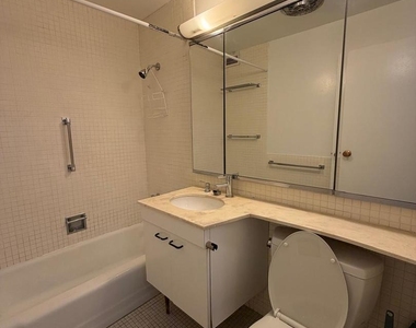 400 E Randolph Street - Photo Thumbnail 13