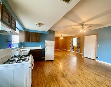 4351 N Western Avenue - Photo Thumbnail 4