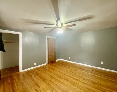 4351 N Western Avenue - Photo Thumbnail 13